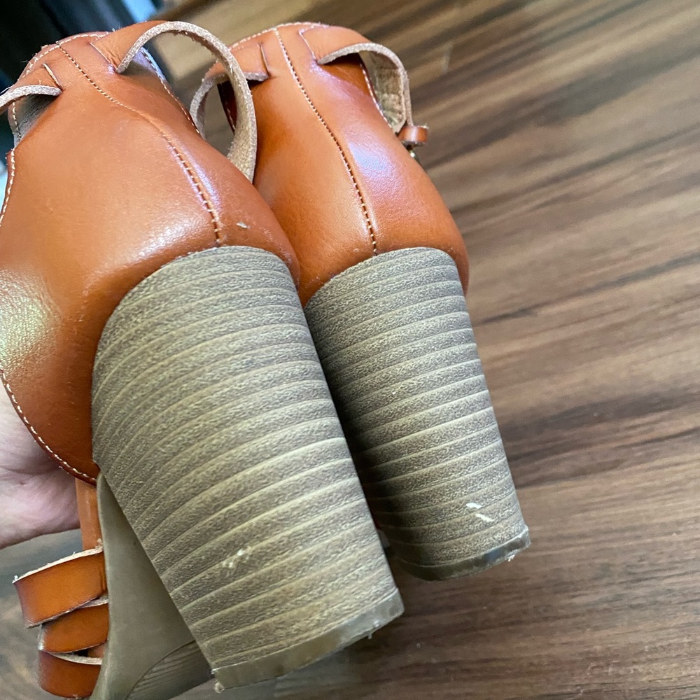 Universal Thread Cognac Heels - Picture 3 of 4
